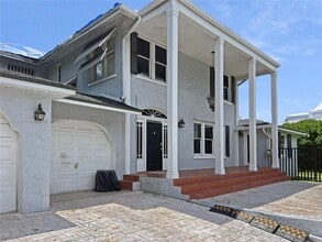 Building Photo - 841 NW 15th Ave