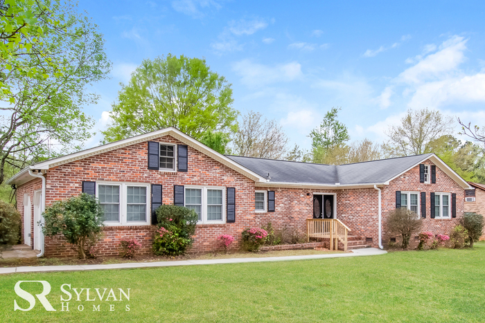 Primary Photo - Pretty 3BR 2BA Home