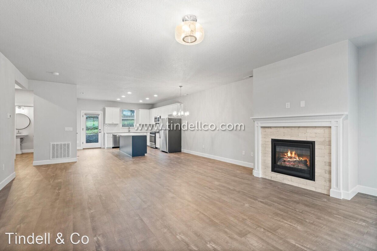 Foto principal - 12935 SE Creekside Terrace