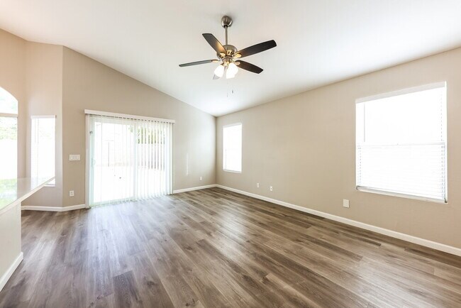 Foto del edificio - 8338 W Bluefield Ave