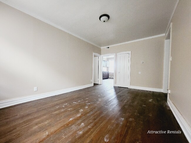 Building Photo - 1156 S Mason Ave