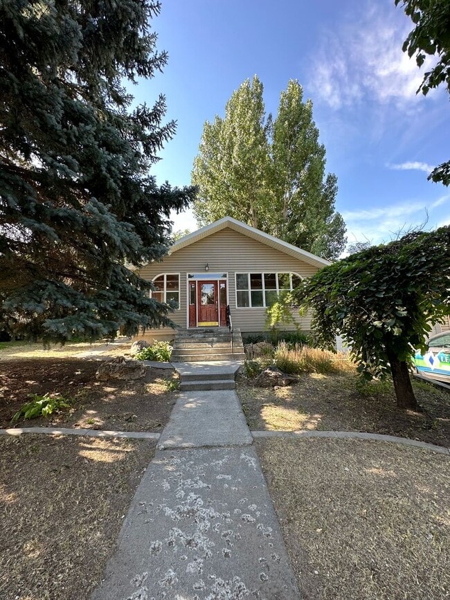 Foto del edificio - Charming 3 bed 2 bath home in Rexburg, close to campus!