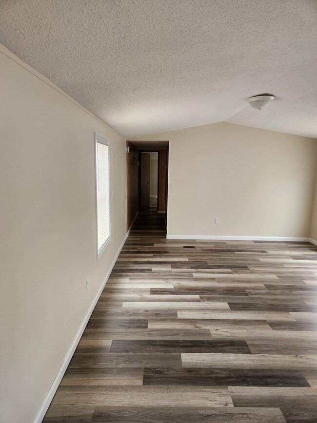 Foto del edificio - 1004 Aaron Ln