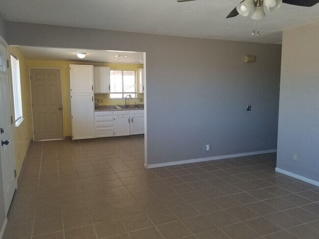 Building Photo - 3-bedroom 2-bath with garage