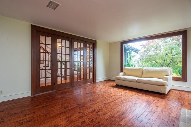 Foto del edificio - 2327 W Emerson St