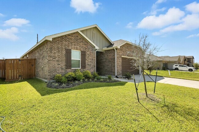 Building Photo - 5830 Capri Frst Dr