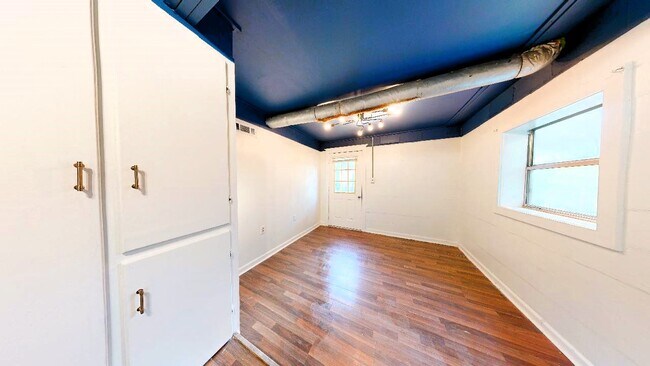 Building Photo - 7 Ciemny Ln