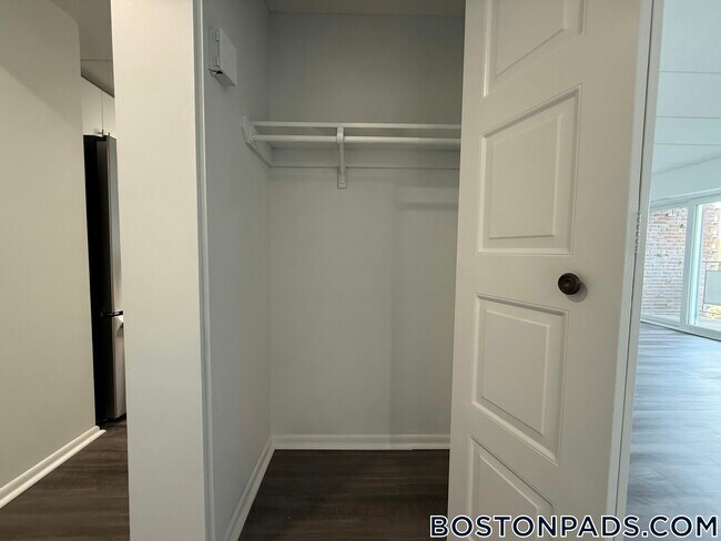 Foto del edificio - 53 Hill Rd