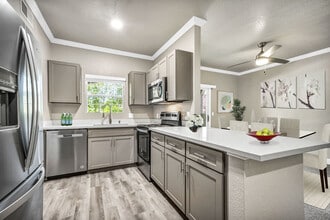 Building Photo - Oak Brook Apartments