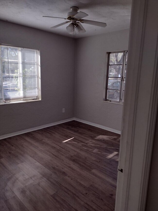 Foto del edificio - Newly Renovated, 2 Bedroom, 1 Bath ~ Gulfp...