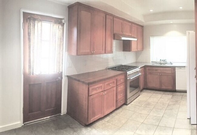 Building Photo - LA7906 (RUBS - Manual)