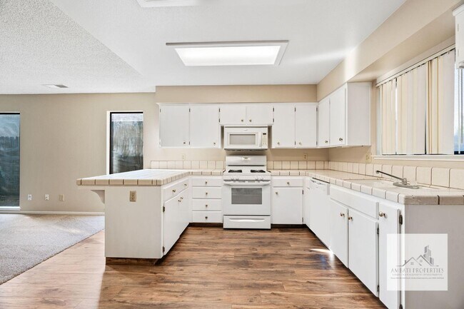 Foto del edificio - Four Bedroom Home In Clovis!