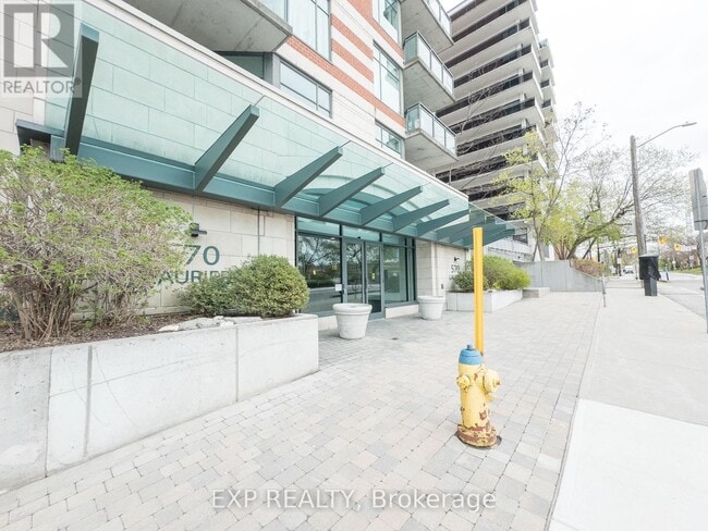 Building Photo - 570-1570 Laurier Ave W