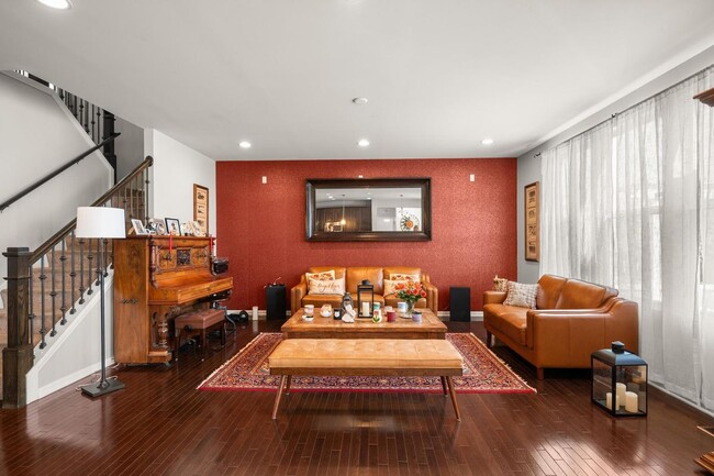 Foto del edificio - 3720 Honey Locust Dr