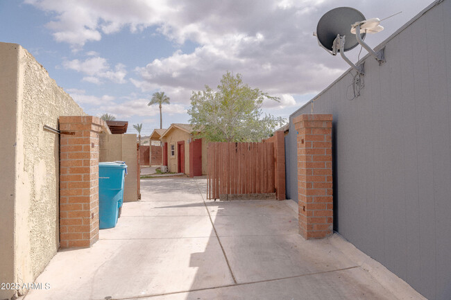 Foto del edificio - 4123 E Darrow St