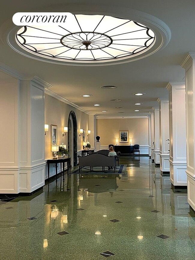 Foto del edificio - 215 E 68th St