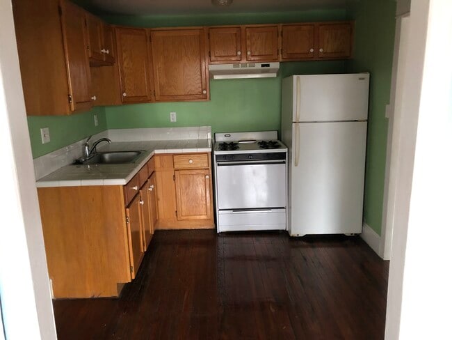 kitchen - 806 S 6th St