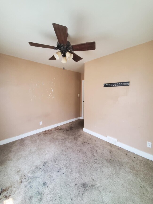 Foto del edificio - 1246 E Riverside Ave