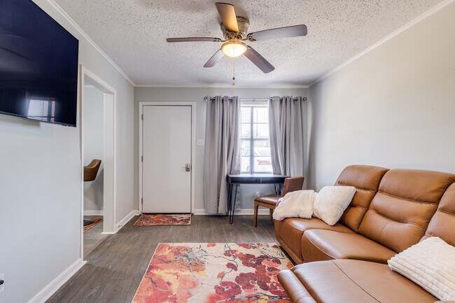 Building Photo - 129 Ridgedale Dr