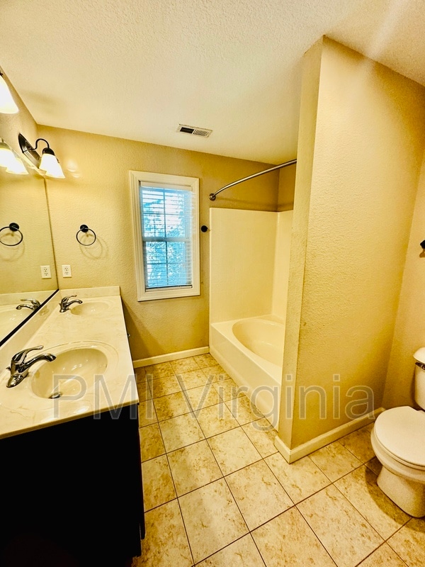 Building Photo - 8337 Chesapeake Blvd