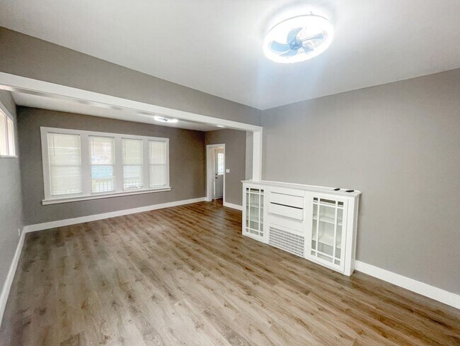 Building Photo - 4 Bedroom Single Family