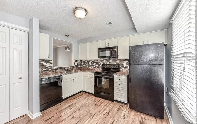 Building Photo - 144 Water Oak Dr