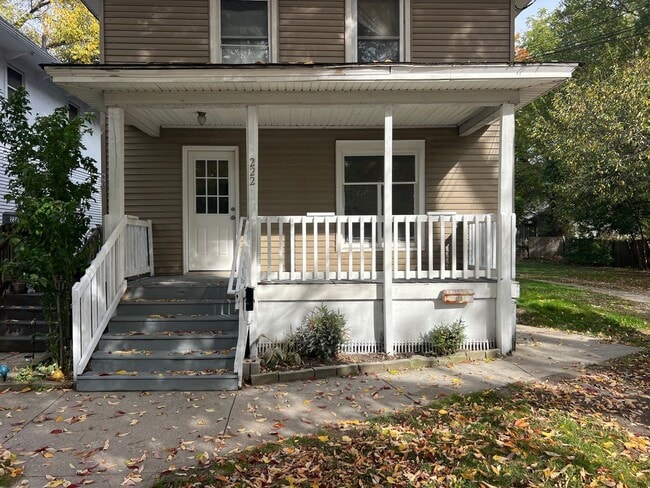 Building Photo - 3 Bedroom 1 Bathroom House (move in ready)