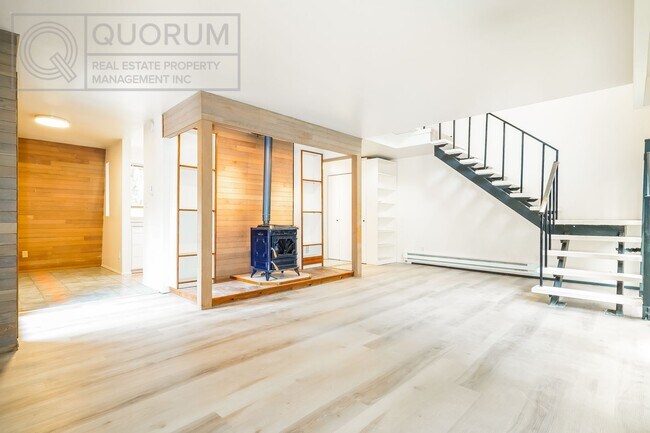 Foto del edificio - Super Unique Northgate Loft!