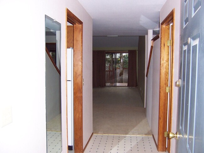 Foto del edificio - Available Now: 2 Bedroom ~ 2 bathroom Hous...