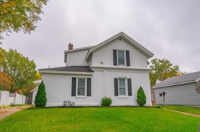Exterior - 212 E Howard St
