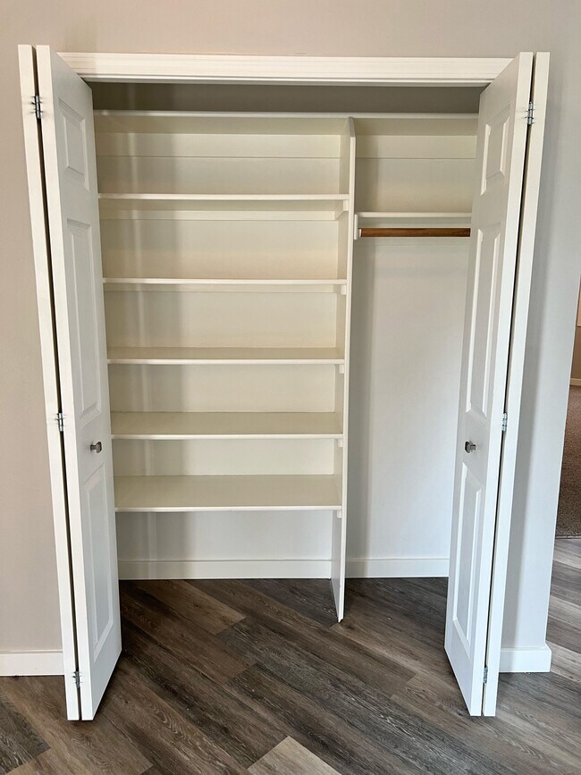 Armario de entrada - 5358 Summerlake St SE