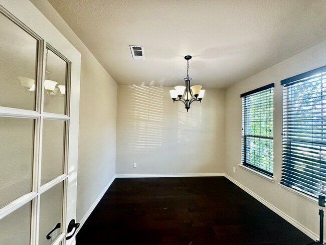 Building Photo - 705 Cypress Hill Dr