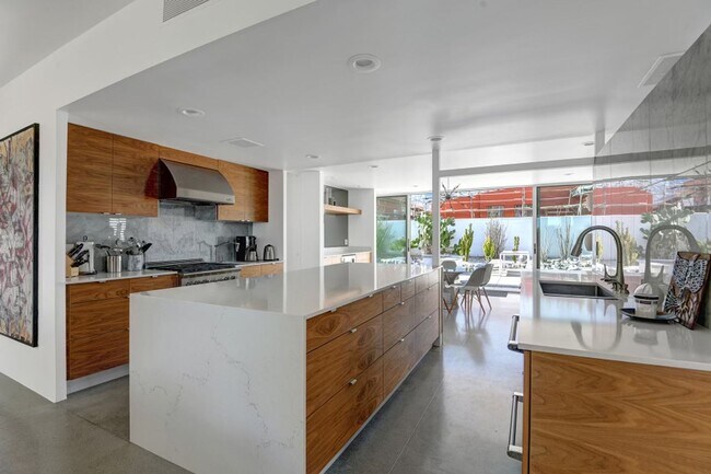 Foto del edificio - Mid-Century Steel Oasis in Palm Springs (Monthly Only - No Long Term)