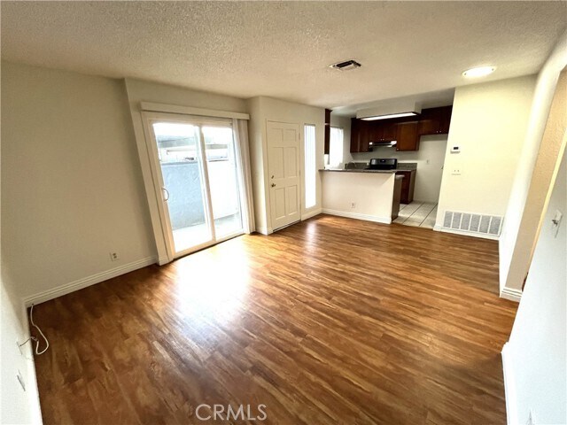 Foto del edificio - 14030 McClure Ave
