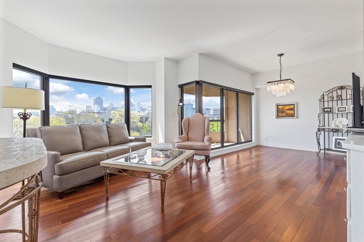 Foto principal - 3030 McKinney Ave