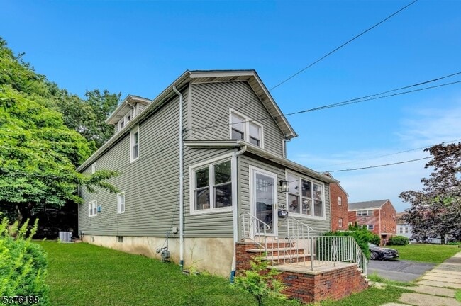 Foto del edificio - 138 Bloomfield Ave