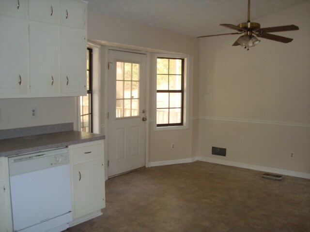 Foto del edificio - 1751 Rose Garden Ln