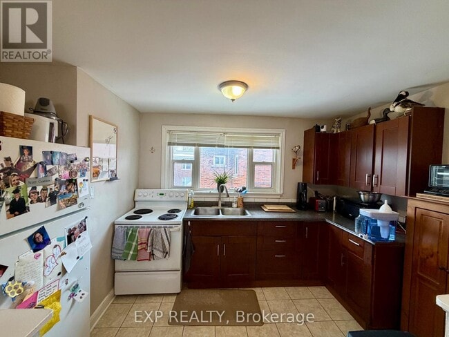 Photo du bâtiment - 725 Melbourne Ave