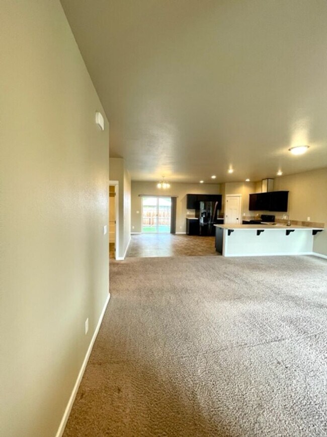 Foto del edificio - Beautiful 3 Bedroom Single Level home in SE Bend!