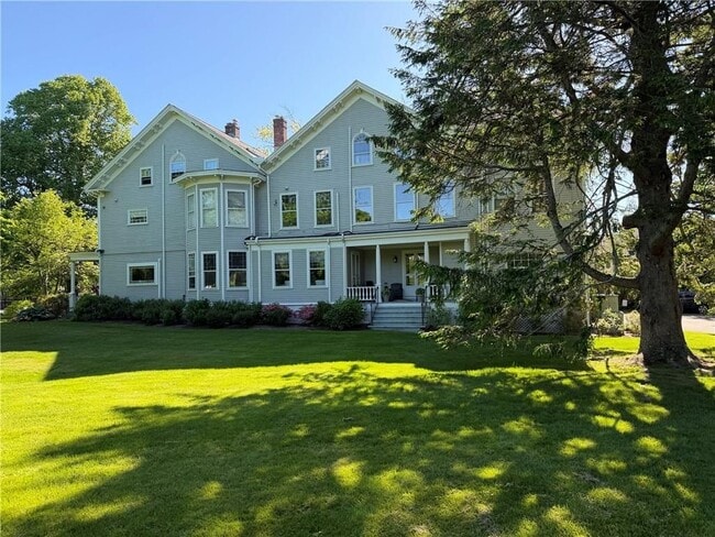 Building Photo - 141 Narragansett Ave
