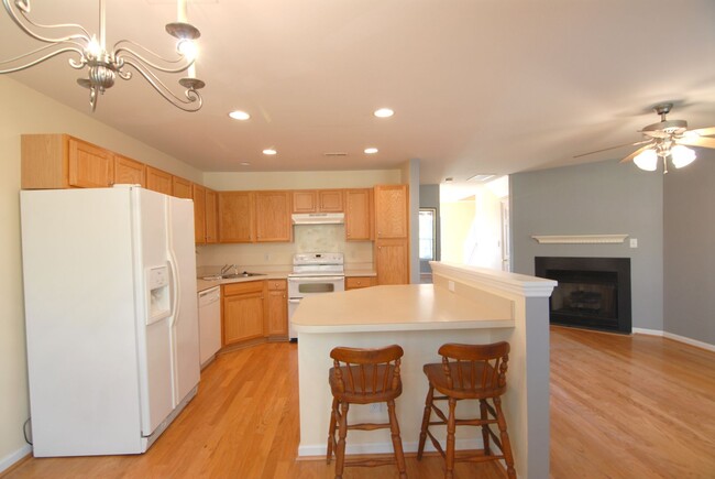 Building Photo - Maintenance free 2 bedroom suite townhouse...