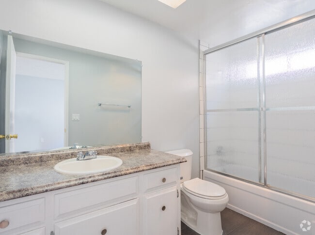 Foto del edificio - Del Coronado Apartments