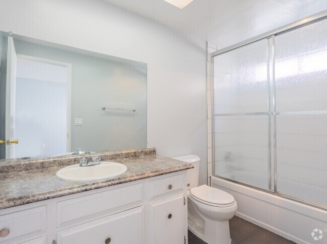 Building Photo - Del Coronado Apartments