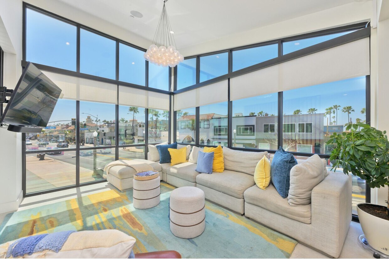 Primary Photo - July & August Contemporary 3 Bedroom Condo...