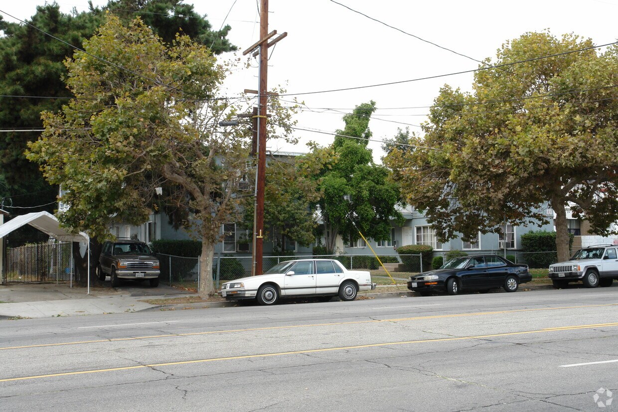 Building Photo - 5937 Woodman Ave