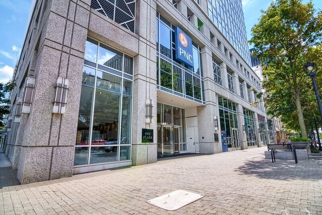 Foto del edificio - 301 Fayetteville St