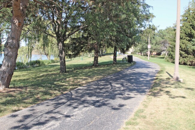 Foto del edificio - 1218 N Streamwood Ln