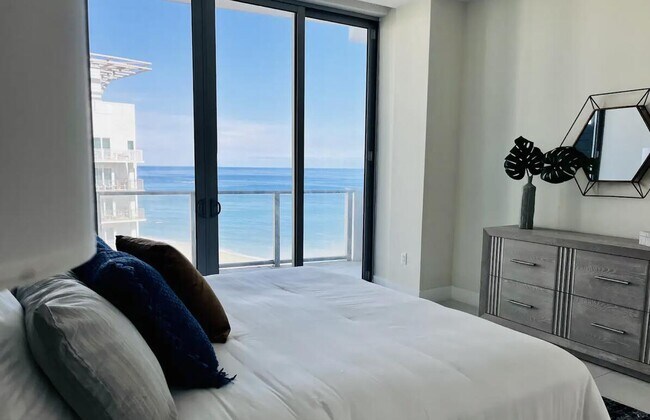 Foto del edificio - 3100 N Ocean Dr