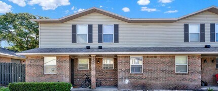 Building Photo - 210 Whispering Oaks Ct