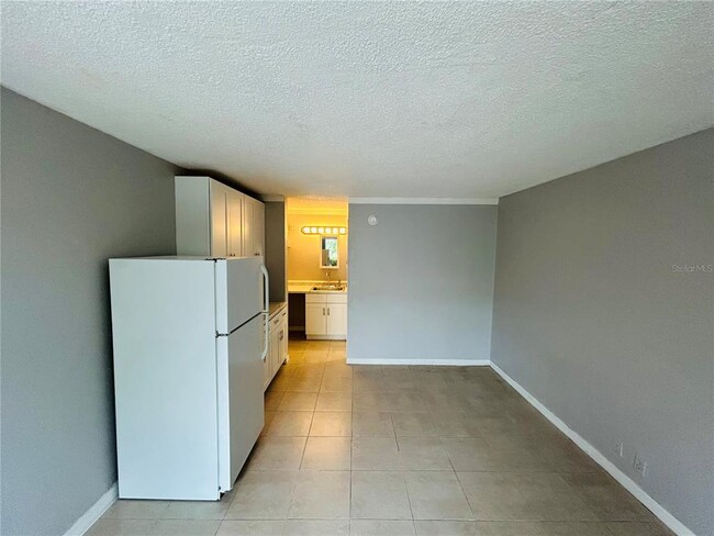 Foto del edificio - 7900 S Orange Blossom Trail